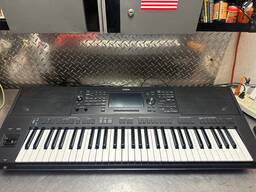 Yamaha PSR-SX700 61-Key Arranger Keyboard